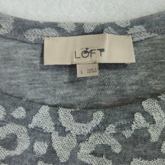 Ann Taylor LOFT Animal Print Short Sleeve Sheer Gray Knit Top Blouse Size Large - Picture 5 of 8